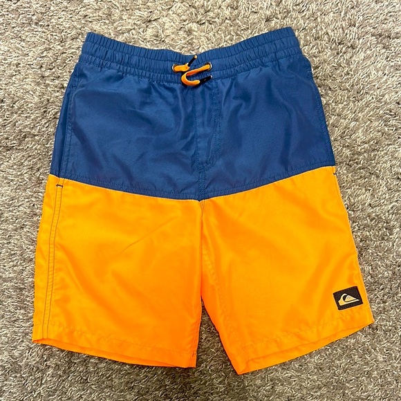 EUC Boys Quicksilver Magic 5 Swim Trunks - Size 7 - Picture 1 of 2